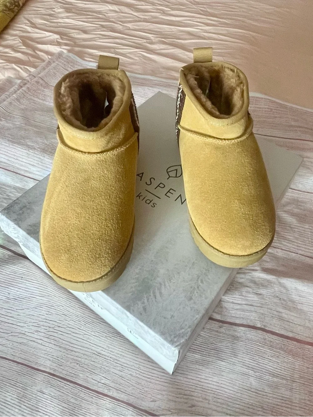 Aspen Kids Tan Suede Ankle Bootie Faux Fur Lined Pull On Size 13 New With Box